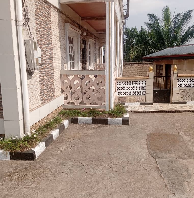 Prime 4-Bedroom Family Residence for Sale in Federal Quarters, Buea