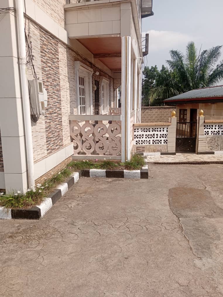 Prime 4-Bedroom Family Residence for Sale in Federal Quarters, Buea